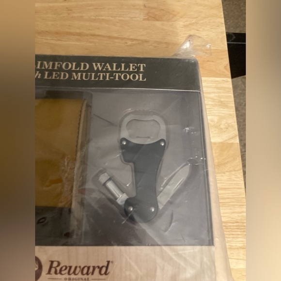 Reward Original slimfold wallet with led multi tool. Brand new in package - Picture 2 of 6